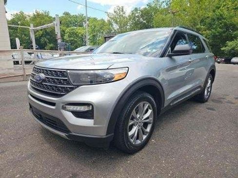 Used 2022 Ford Explorer XLT w/ Equipment Group 202A AWD/4WD image 13