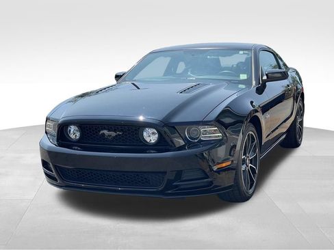 Used 2014 Ford Mustang GT Premium w/ Comfort Package RWD image 2