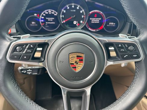 Certified 2023 Porsche Cayenne Platinum Edition image 23