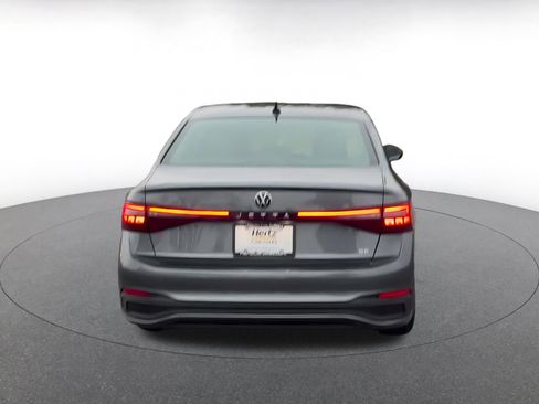 Used 2025 Volkswagen Jetta SE image 12