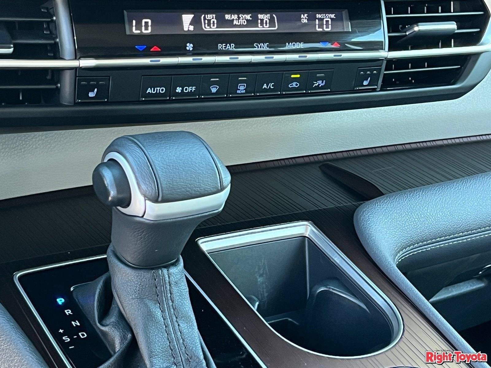 Certified 2024 Toyota Sienna XLE FWD image 30