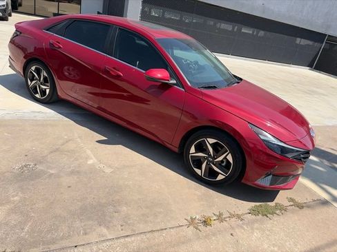 Used 2021 Hyundai Elantra Limited FWD image 3
