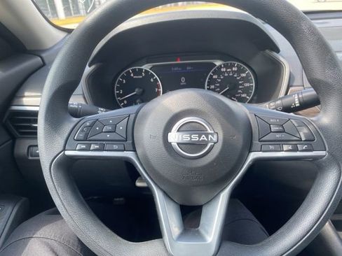 Used 2025 Nissan Altima 2.5 SV FWD image 18