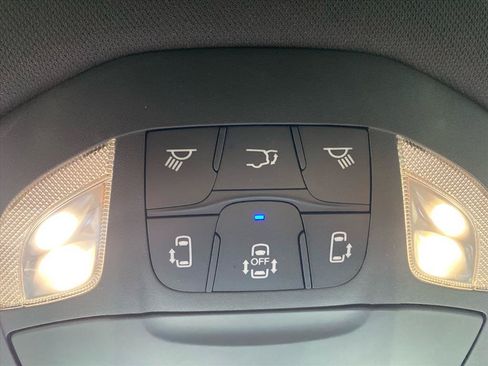 Used 2025 Chrysler Pacifica Select FWD image 21