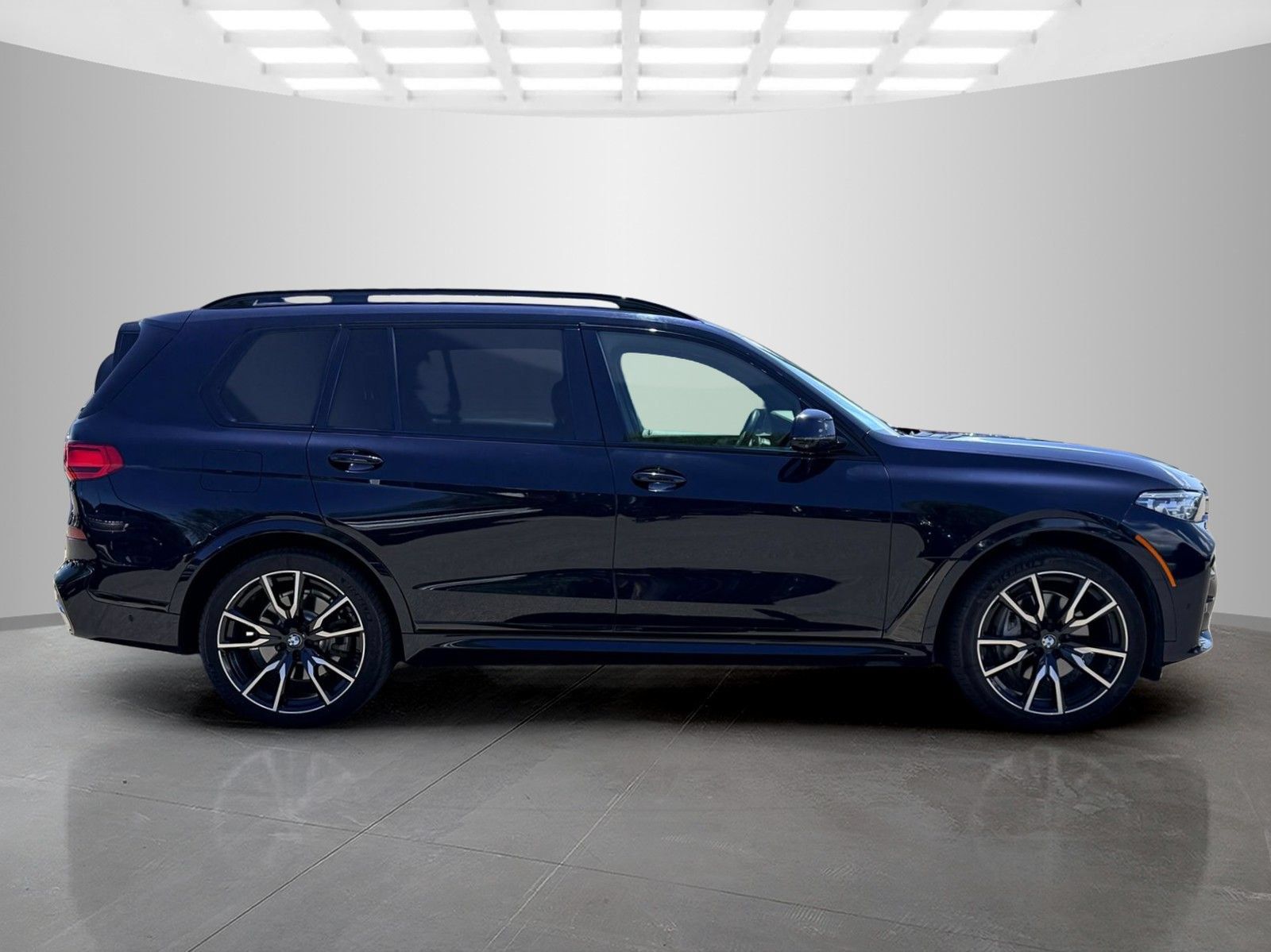 Used 2019 BMW X7 xDrive50i w/ M Sport Package AWD/4WD image 4