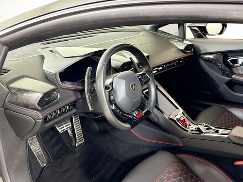 Used 2021 Lamborghini Huracan EVO image 14