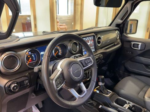 Used 2023 Jeep Wrangler Unlimited Sahara image 10
