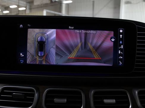 Used 2024 Mercedes-Benz GLS 450 4MATIC image 4