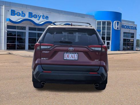 Used 2023 Toyota RAV4 XLE Premium FWD image 4