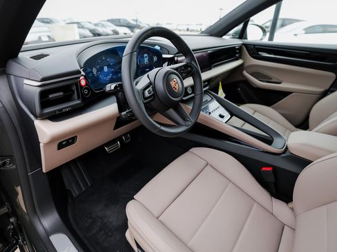 New 2025 Porsche Macan 4S Electric image 4