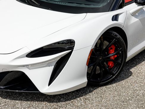 Used 2025 McLaren Artura Spider RWD image 37