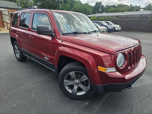 Used 2013 Jeep Patriot Latitude w/ Freedom Edition Pkg AWD/4WD image 3
