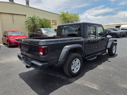 Used 2022 Jeep Gladiator Sport AWD/4WD image 12