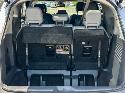 Used 2024 Toyota Sienna XLE FWD image 27