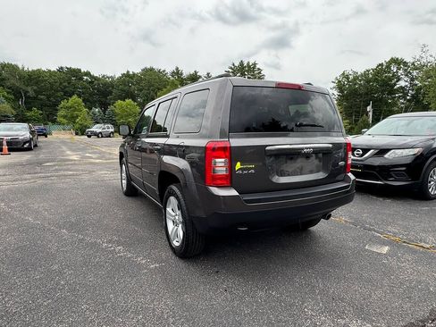 Used 2017 Jeep Patriot Latitude w/ Sun/Sound Group AWD/4WD image 8