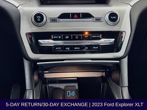 Used 2023 Ford Explorer XLT AWD/4WD image 21