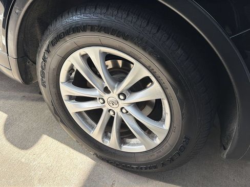 Used 2017 INFINITI QX70 2WD image 3