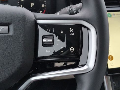 Used 2025 Land Rover Discovery Sport S image 26