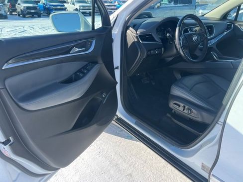 Used 2019 Buick Enclave Essence image 9