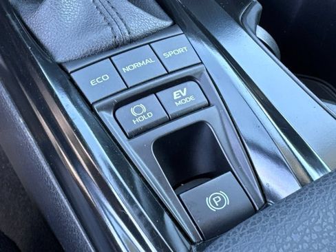 Used 2025 Toyota Camry SE FWD image 27