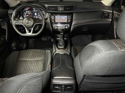 Used 2017 Nissan Rogue SV w/ SV Premium Package image 40