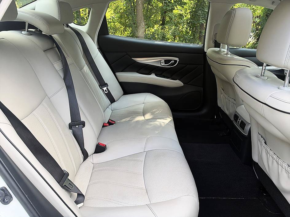 Certified 2018 INFINITI Q70 L 3.7 AWD/4WD image 23
