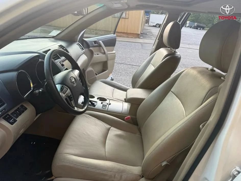 Used 2013 Toyota Highlander SE AWD/4WD image 11