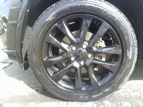 Used 2017 Jeep Grand Cherokee Altitude image 13