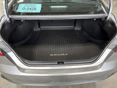 Used 2025 Toyota Camry SE image 18