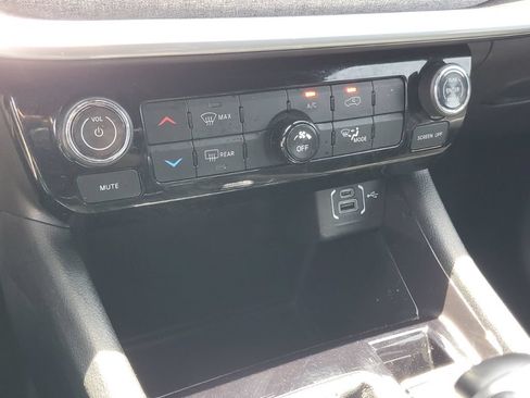 Used 2024 Jeep Compass Latitude AWD/4WD image 22