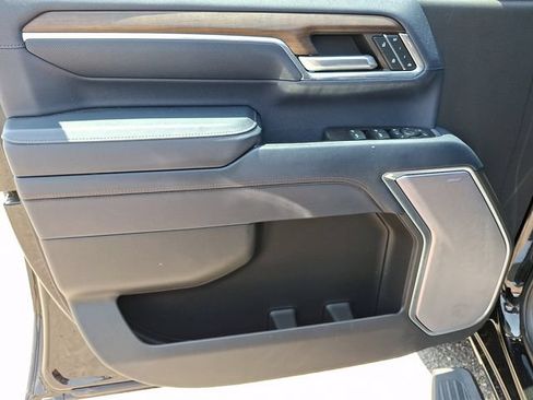 Used 2024 Chevrolet Silverado 2500 High Country w/ High Country Premium Package AWD/4WD image 8