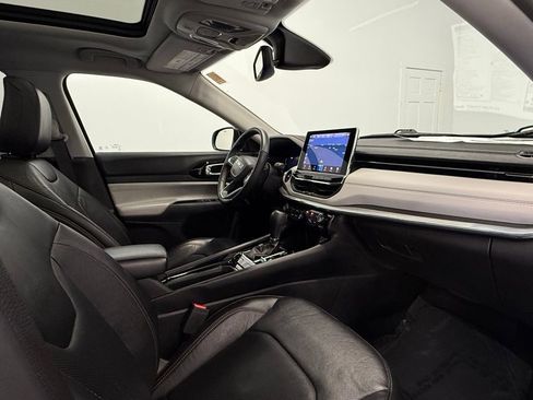 Used 2022 Jeep Compass Limited w/ Elite Group image 18