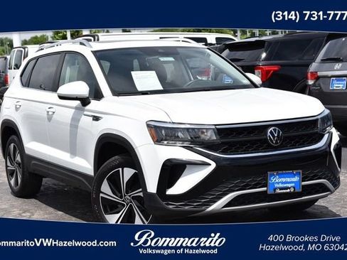 Used 2023 Volkswagen Taos SE w/ Panoramic Sunroof Package AWD/4WD image 1