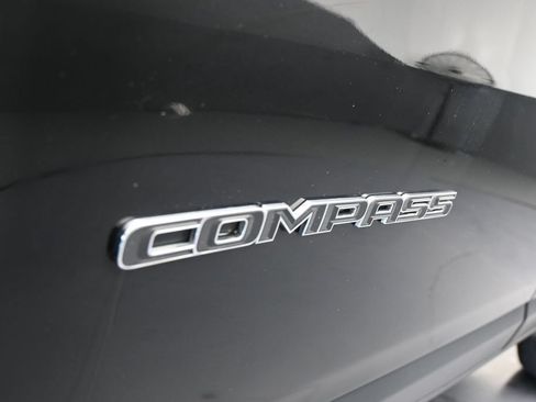 Used 2018 Jeep Compass Latitude w/ Popular Equipment Group AWD/4WD image 29