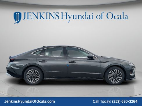 New 2026 Hyundai Sonata Limited FWD image 2