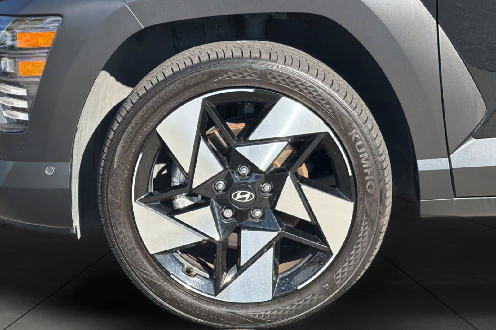 Used 2024 Hyundai Kona Limited AWD/4WD image 12