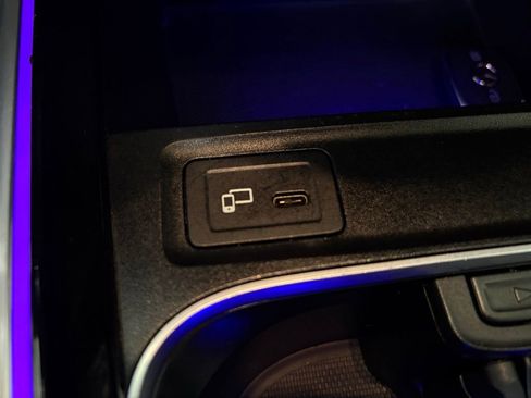 Used 2021 Mercedes-Benz GLB 250 w/ Premium Package image 32