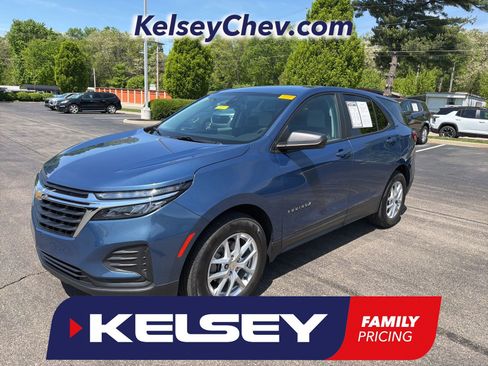 Used 2024 Chevrolet Equinox LS w/ LS Convenience Package image 1