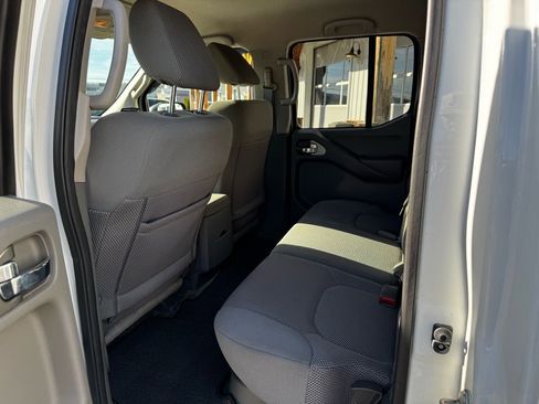 Used 2016 Nissan Frontier SV image 18