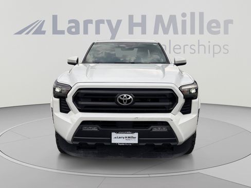 Used 2024 Toyota Tacoma SR5 AWD/4WD image 8