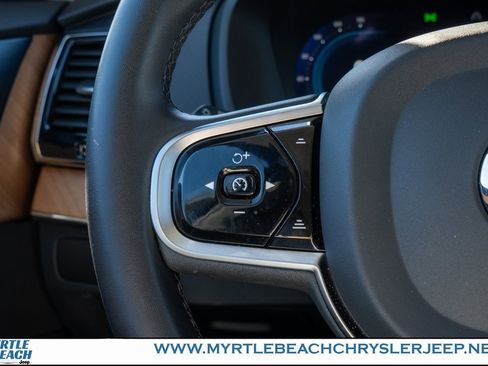 Used 2023 Volvo XC90 B6 Plus image 28