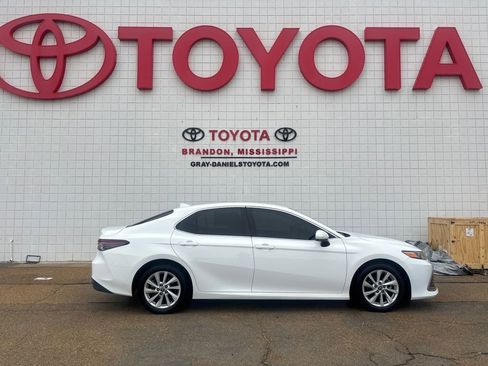 Used 2022 Toyota Camry LE image 4
