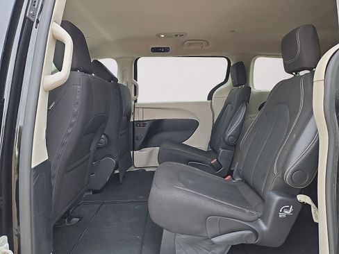 Used 2024 Chrysler Voyager LX FWD image 16