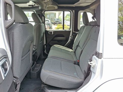 Used 2024 Jeep Wrangler Unlimited Sahara image 8