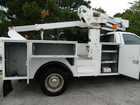 Used 2008 Ford F550 2WD Regular Cab Super Duty image 9
