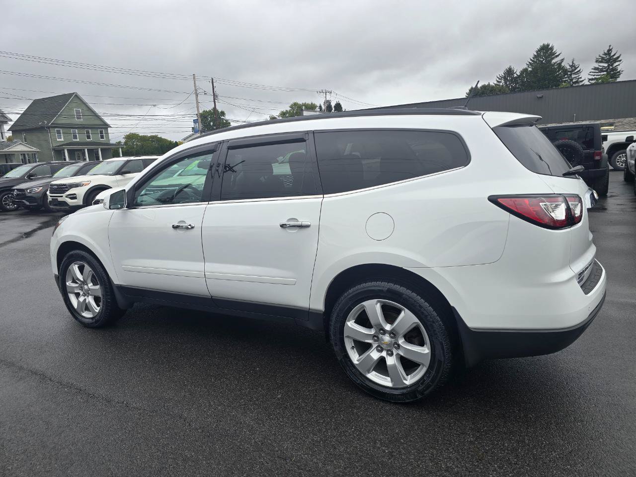 Used 2017 Chevrolet Traverse LT w/ Style and Technology Package AWD/4WD image 4