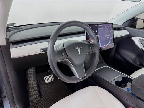 Used 2021 Tesla Model Y Long Range AWD/4WD image 16