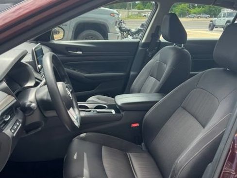 Used 2024 Nissan Altima 2.5 SV FWD image 19