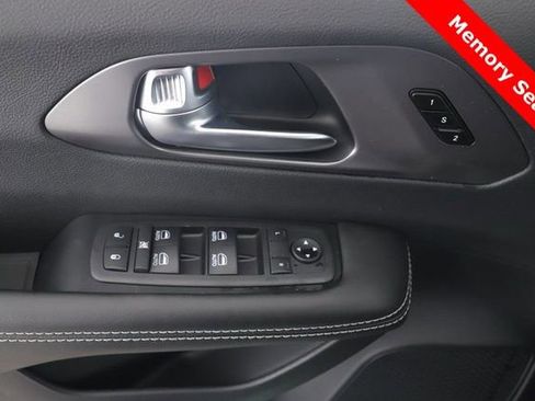 New 2026 Chrysler Pacifica Select AWD/4WD image 19