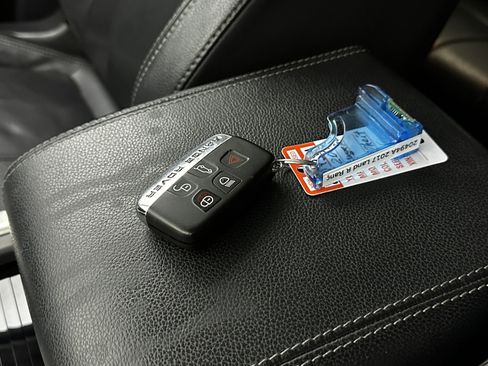 Used 2017 Land Rover Range Rover Evoque SE Premium image 24